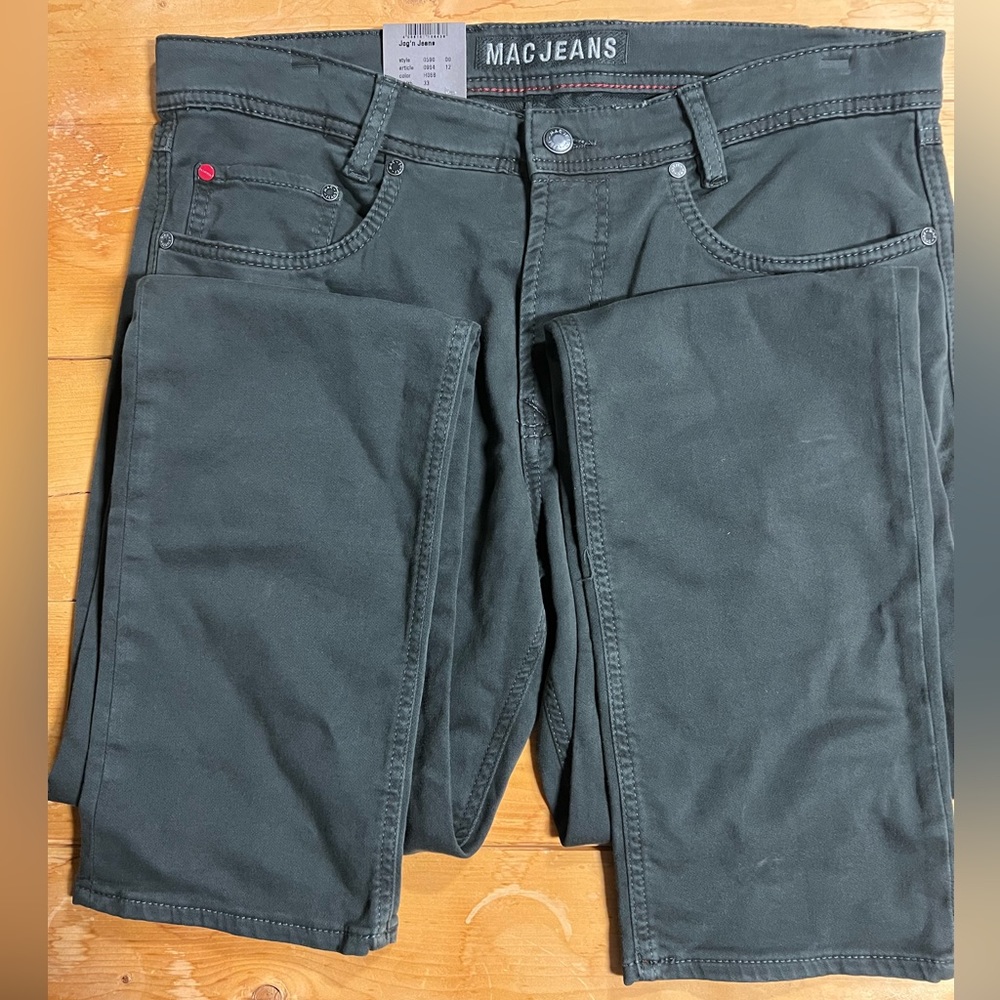 MAC JEANS 33/34 Men’s Jean green in color